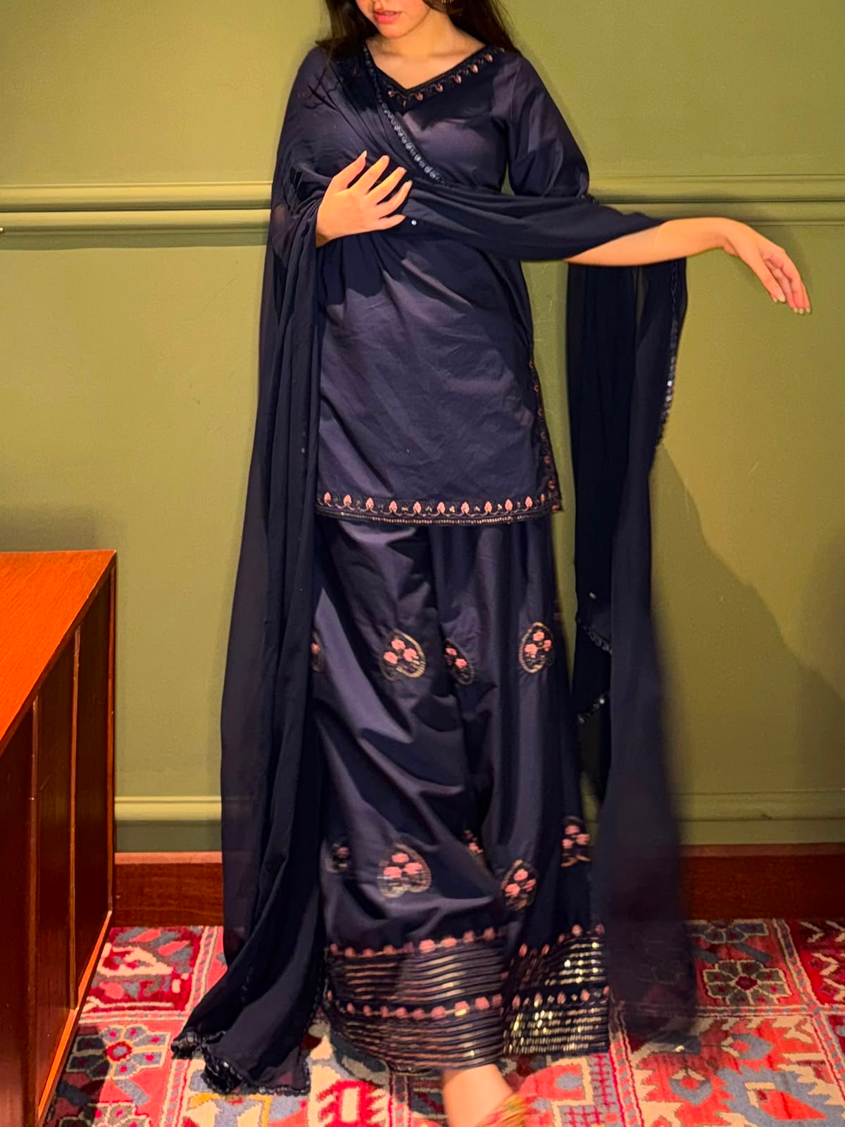 Neelam Noir | RESHMINA