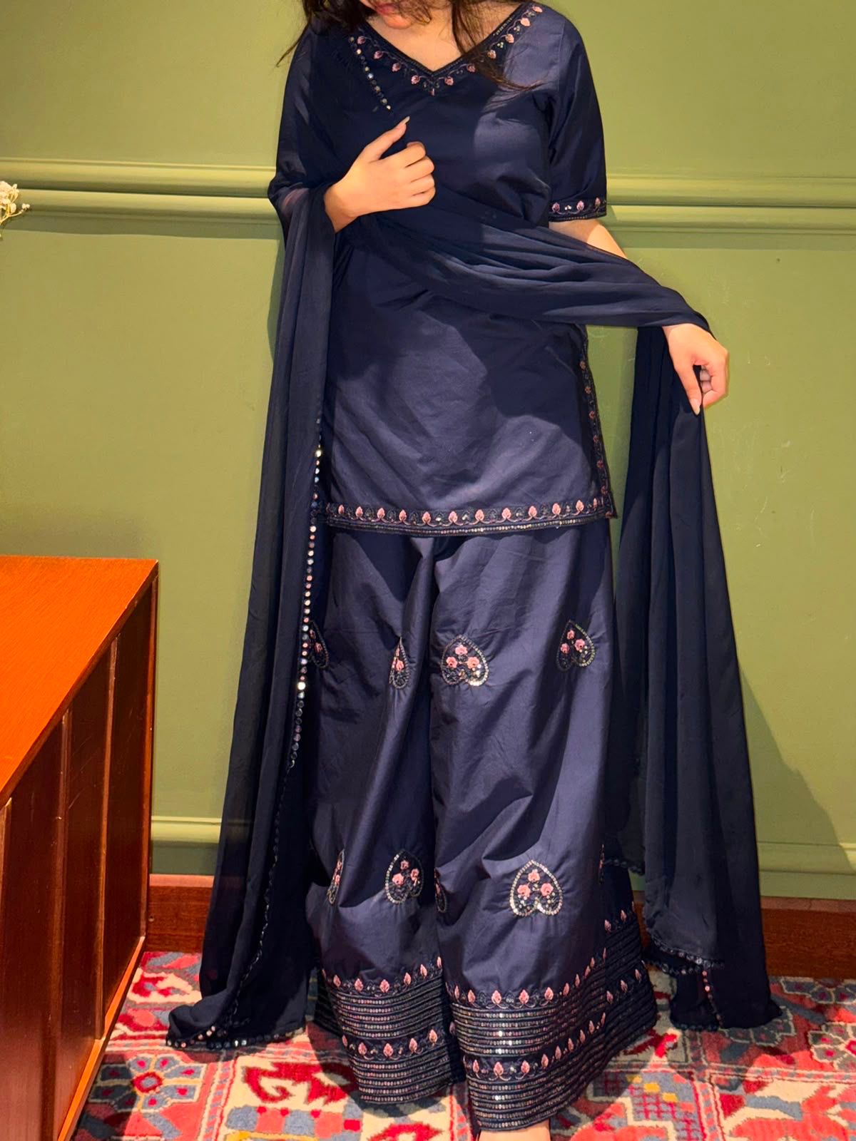 Neelam Noir | RESHMINA